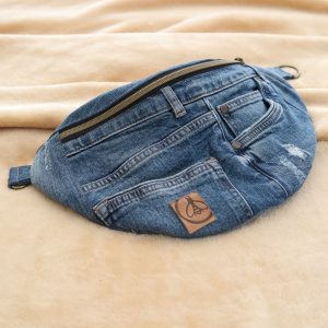 SAC BANANE EN JEANS UPCYCLÉ BLEU