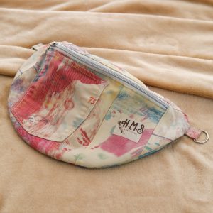 SAC BANANE EN JEANS UPCYCLÉ MULTICOLORE